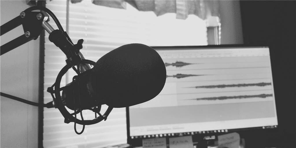 Aufs Bett legen, Augen schließen und einfach den informativen wie unterhaltsamen Podcasts folgen.
