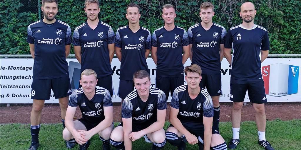 TuS Wüllen: Mit starker Teamchemie zum Klassenerhalt Der TuS Wüllen hat sich mit jungen und erfahrenen Spielern verstärkt: Trainer Johannes Dönnebrink mit Hendrik Almering, Niklas Brinker, Niklas Möller, Chris Klöpper, Maik Hollweg (hinten v.l.), Ole Bussmann, Cornelius Link und Michael Haeske (vorne v.l.).
