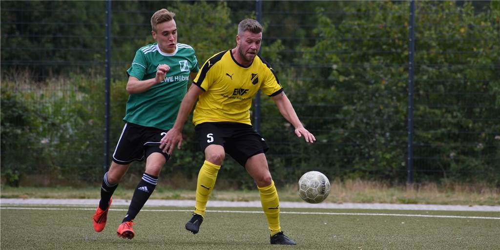 Wer folgt bei GS Cappenberg auf den abgewanderten Top-Torjäger? Vorbild ist der BVB Jonas Osterkemper (l.) verließ GS Cappenberg und schloss sich Westfalia Wethmar an.