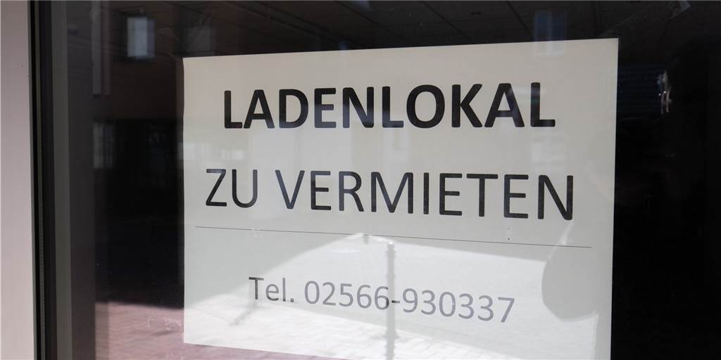 Verwaltung sollte von Fördermöglichkeiten wissen Seit der Schließung der Schlecker-Filiale in Legden, steht dieses Ladenlokal überwiegend leer.