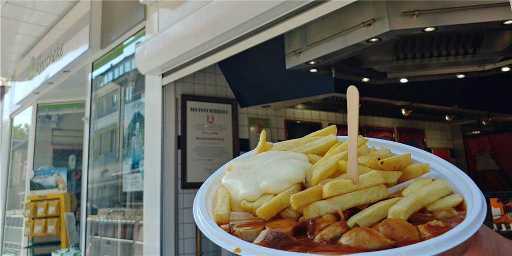 Bald darf die Currywurst nicht mehr auf Plastikgeschirr liegen Bald darf die Currywurst nicht mehr auf Plastikgeschirr liegen