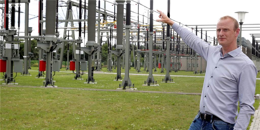 Schaltstelle der Energiewende: Das Umspannwerk in Haltern-Kusenhorst Amprion Projektleiter Christian Nöldemann erläutert die Technik des Umspannwerks Kusenhorst.