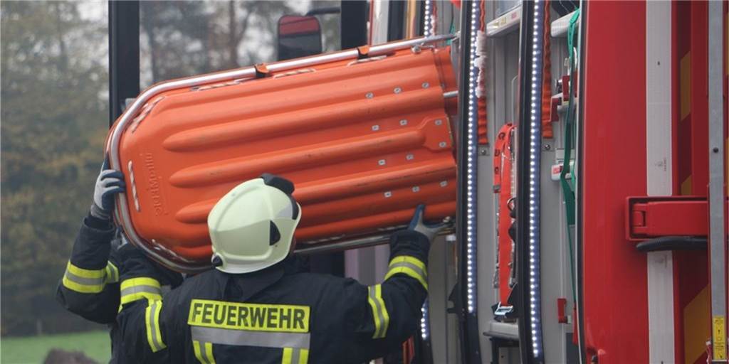 Kreisbereitschaft der Feuerwehr bewährt sich: „Relativ einmalig unterwegs" Die Kreisbereitschaft übernimmt die Aufgabe, Einsatzkräfte bei Großschadenslagen in diesem Bereich zu unterstützen oder abzulösen, ohne die Leistungsfähigkeit jeder einzelnen Feuerwehr vor Ort zu stark einzuschränken.