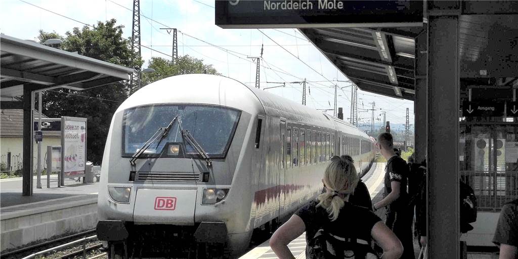 Pannenserie im ersten Intercity: Schwerter erlebte abenteuerliche Reise Schon bei der Ankunft in Schwerte hatte der Premieren-IC am Samstag (3.7.) zehn Minuten Verspätung auf der Uhr.