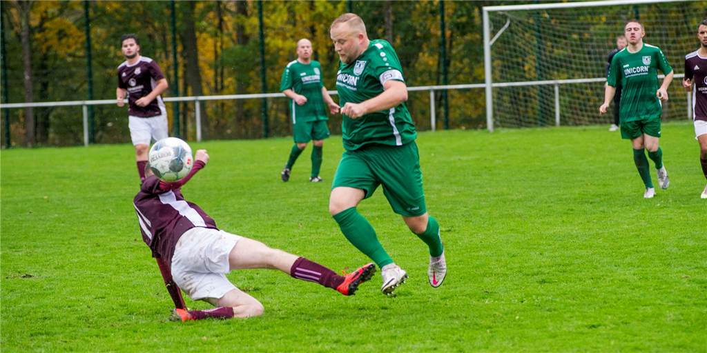 Der SV Bossendorf II schlägt BW Lavesum trotz eines kuriosen Eigentores Bossendorfs Stürmer Marc Bachor zeigte sich nach der langen Corona-Pause im ersten Testspiel gegen BW Lavesum direkt wieder treffsicher.