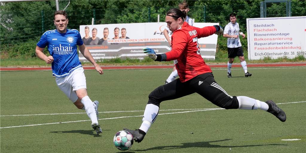 Unglücklich abgerutscht: VfK Weddinghofen beginnt Testspiel mit einem Eigentor Torhüter Anthony Mertin spielte mit seinem VfK Weddinghofen lediglich Remis gegen die Zweite des Kamener SC.