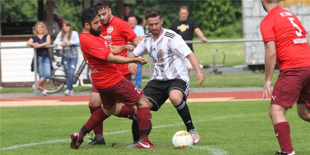 Eintracht Werne geht gegen TuRa Bergkamen im ersten Test die Luft aus Eintracht Werne geht gegen TuRa Bergkamen im ersten Test die Luft aus