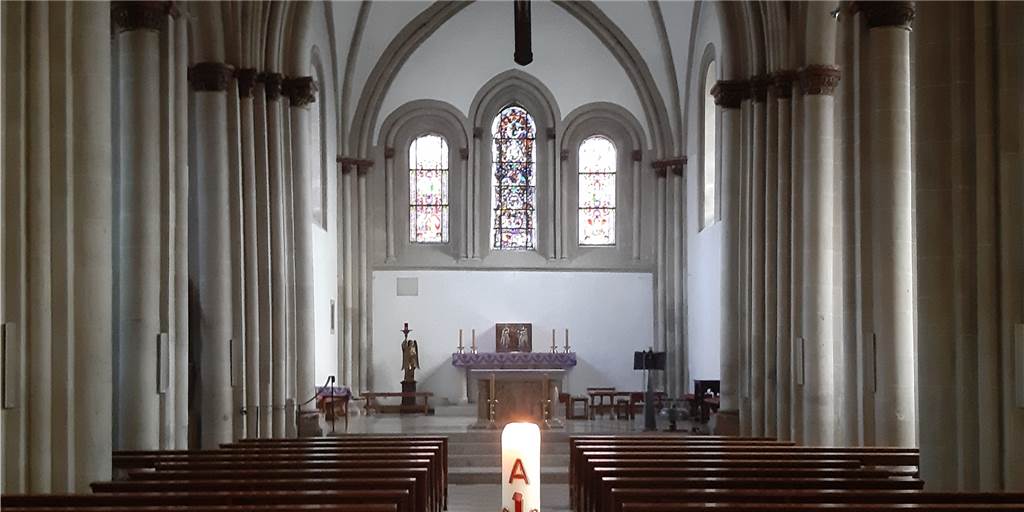 Dreister Diebstahl in Kirche St. Brigida ist kein Einzelfall Eine gespendete Osterkerze, ähnlich dieser, gehört auch zu den entwendeten Gegenstände aus St. Brigida.