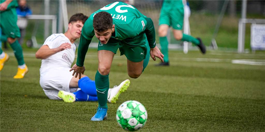 Lüner Bezirksligist startet mit Mammutprogramm und dem wohl wichtigsten Derby Grätschen, die nicht immer den Ball treffen: Ein Lüner Bezirksliga-Derby steigt früh in der Saison.