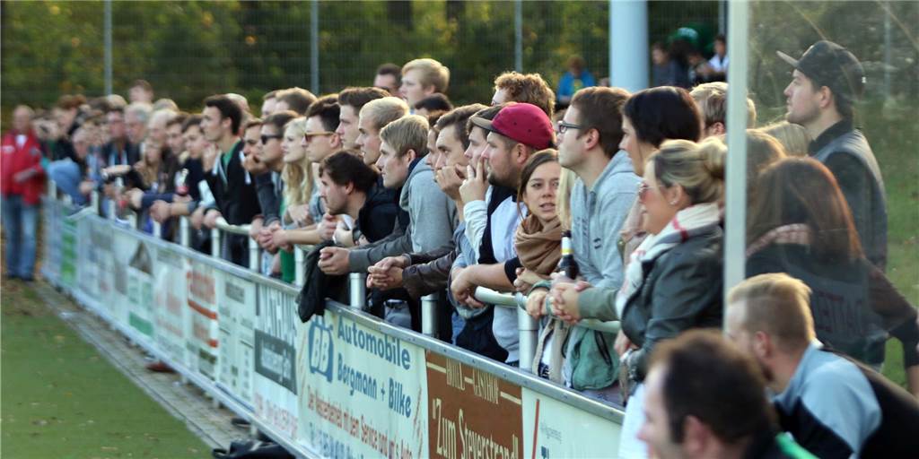 Endlich wieder anfeuern: „Edelfans“ des SC Capelle sind bereit für die kommende Saison Endlich wieder anfeuern: „Edelfans“ des SC Capelle sind bereit für die kommende Saison
