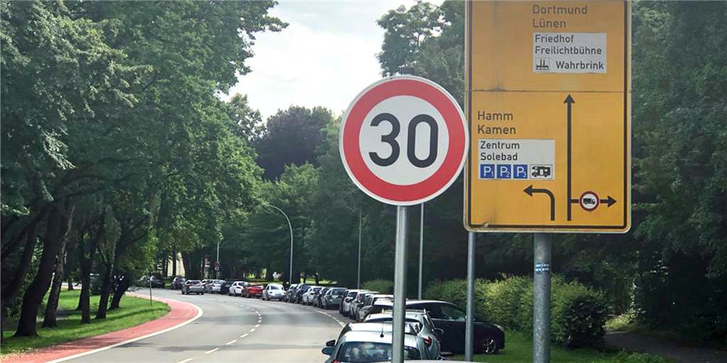 Tempo 30 auf der breiten Münsterstraße ist völlig absurd Die Münsterstraße in Werne hat sich von einer Bundesstraße zur Schneckentempo-Piste entwickelt. Und das völlig ohne Not.