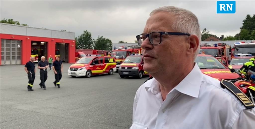 Video-Interview: Wie die Dortmunder Feuerwehr in Hagen hilft Mehrere Einsatzkräfte der Dortmunder Feuerwehr rückten am Donnerstagabend (15. Juli) aus, um die Stadt Hagen zu unterstützen.
