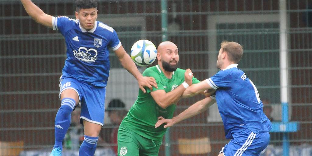 Wacker Obercastrop: Testspiel-Gäste mit Hochwasser-Problem schauen vorbei Die Fußballer von Wacker Obercastrop (blaue Hemden) treffen am Sonntag, 18. Juli, auf einen Gegner mit Westfalenliga-Format: SC Obersprockhövel.
