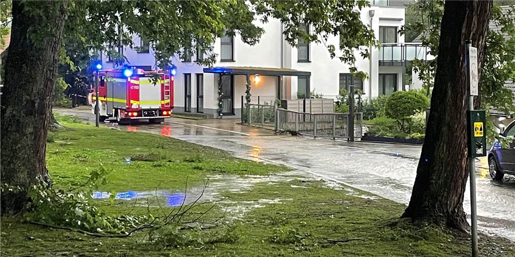 Geoportal weist drei bewohnte Überschwemmungsgebiete in Castrop-Rauxel aus Der Mühlenteich in Frohlinde trat über die Ufer. Das Wasser ergoss sich über den Mühlenkamp und in angrenzende Häuser. Rund um den Mühlenbach gibt es hier ein Überschwemmungsgebiet, das in der Geodatenbank erfasst und bekannt ist.