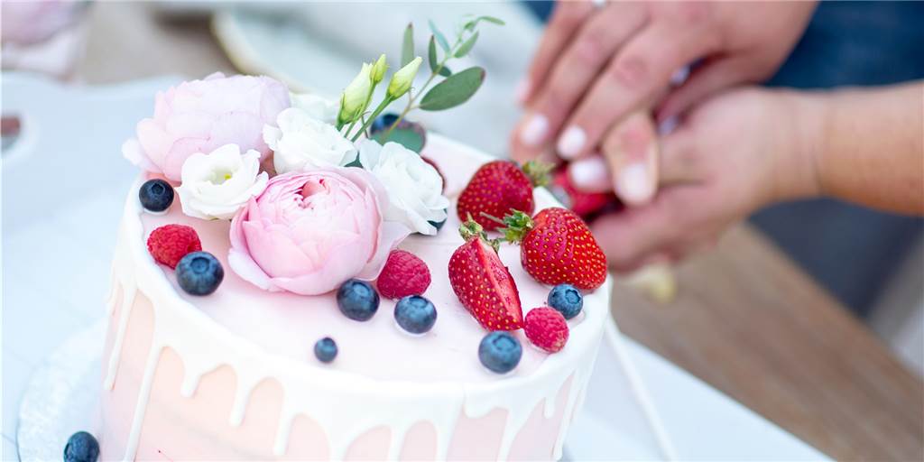 Anzahlung, Vertrag, einfach feiern: Jeder Gastronom plant Hochzeiten anders Hochzeiten werden lange im Voraus bis ins Detail geplant. Jeder Gastronom oder Veranstalter regelt das anders.