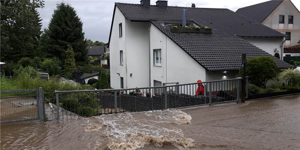 Mühlenteich tritt über die Ufer: Anwohner erheben Vorwürfe gegen EUV Die Keller mehrerer Häuser nahe dem Mühlenteich wurden überschwemmt.