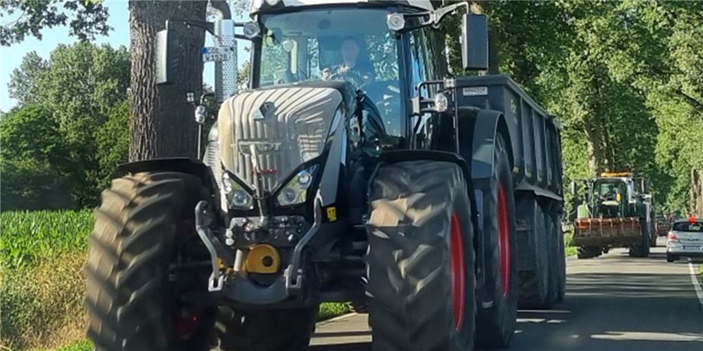 Hilfs-Konvoi: Landwirte aus Dorsten im Katastrophengebiet im Einsatz Hilfs-Konvoi: Landwirte aus Dorsten im Katastrophengebiet im Einsatz
