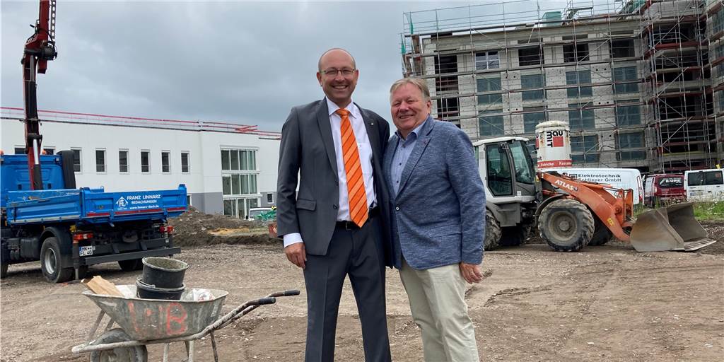 Gesundheitscampus: Im Oktober eröffnet das erste Gebäude Bernd Kaffanke und Jürgen Dietz, Geschäftführer der Confirmus GmbH und von Protea Care, auf der Baustelle des Gesundheitscampus am EvK.