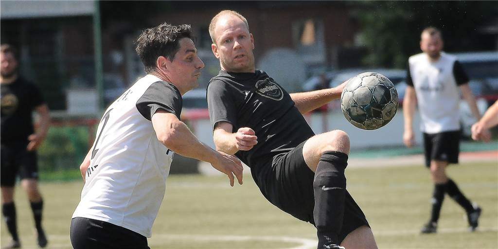 Castrop-Rauxeler Trainer wechselt sich für 20 Minuten ein und trifft selbst Castrop-Rauxeler Trainer wechselt sich für 20 Minuten ein und trifft selbst