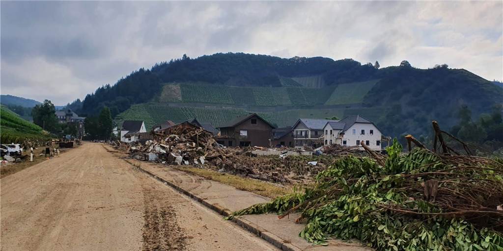 Landwirt aus Werne im Unwetter-Krisengebiet: „Man kann nur heulen - auch als Kerl“ Unglaubliche Eindrücke: Johannes Laurenz und weitere Helfer aus Werne sind derzeit in der Krisenregion an der Ahr im Einsatz. Was sie dort erleben, ist erschreckend und erbärmlich zugleich.
