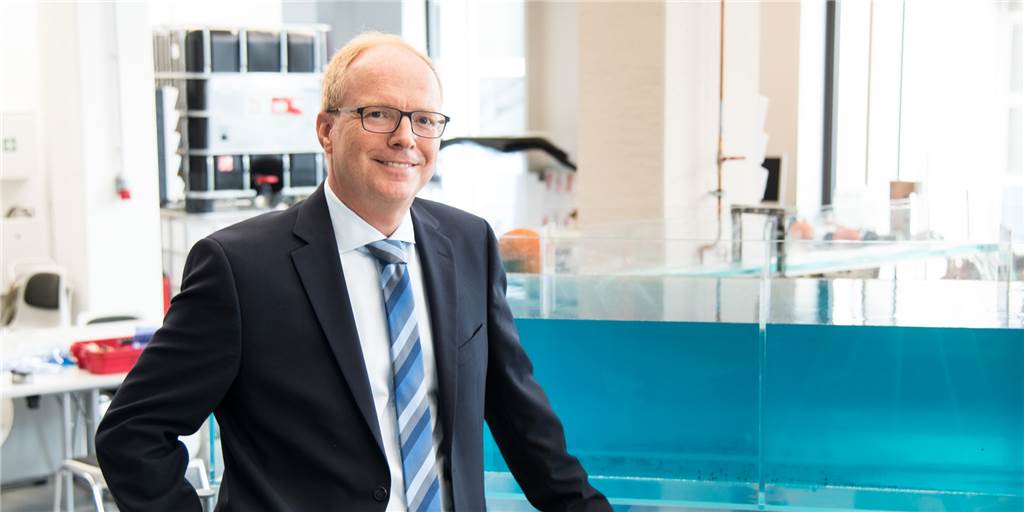 Unwetter: Experte gibt ganz praktische Tipps und wettert gegen Steingärten Professor Dr. Helmut Grüning forscht an der Fachhochschule in Münster, lebt aber in Castrop-Rauxel.