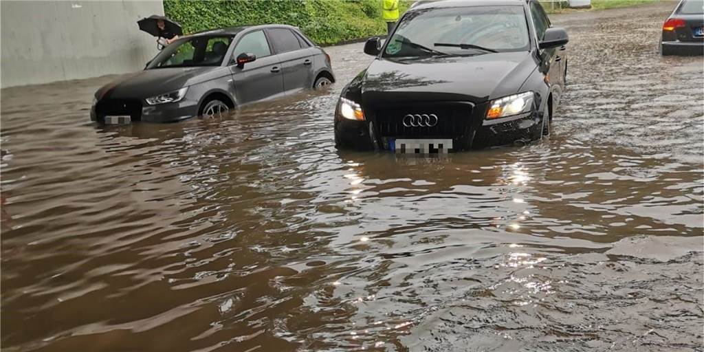 Unwetter: Karte zeigt Dortmunds gefährlichste Orte Viele Straßen sind in der vergangenen Woche in Dortmund überflutet worden. Vor allem Unterführungen sind dafür anfällig.