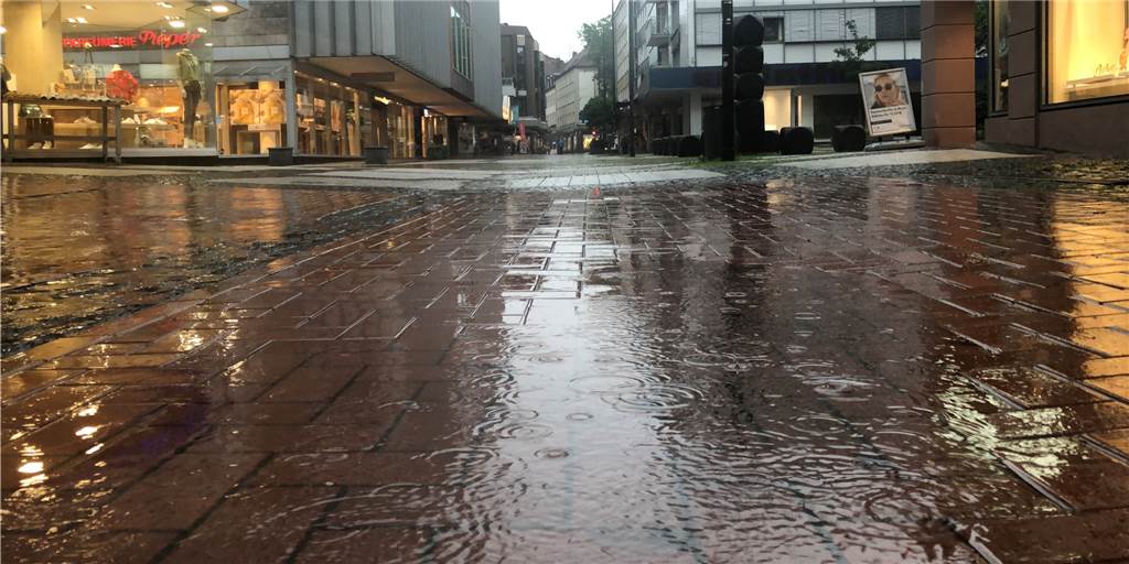 Hausbesitzer, die jetzt schlafen, sind bei der nächsten Flut selbst schuld Auch in der Altstadt hat sich das Wasser am Hochwasser-Mittwoch (14.7.) gestaut.