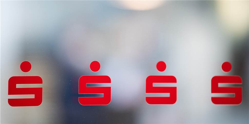 Die Sparkasse vergisst die Senioren: Handelt, statt zu diskutieren! Die Sparkasse vergisst die Senioren: Handelt, statt zu diskutieren!