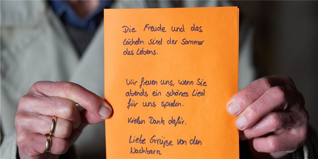 Braucht es wirklich erst eine Krise, damit ihr an eure Nachbarn denkt? In der Krise zeigen die Menschen eine enorme Nachbarschaftshilfe. Das Befinden der Nachbarn sollte auch im Alltag ein wichtiges Anliegen aller sein. Manchmal reichen auch kleine Nachrichten.