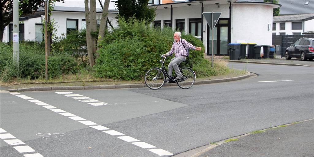 Mit Video: „Planer vergessen, dass Radler auch mal nach links wollen“ Mit Video: „Planer vergessen, dass Radler auch mal nach links wollen“