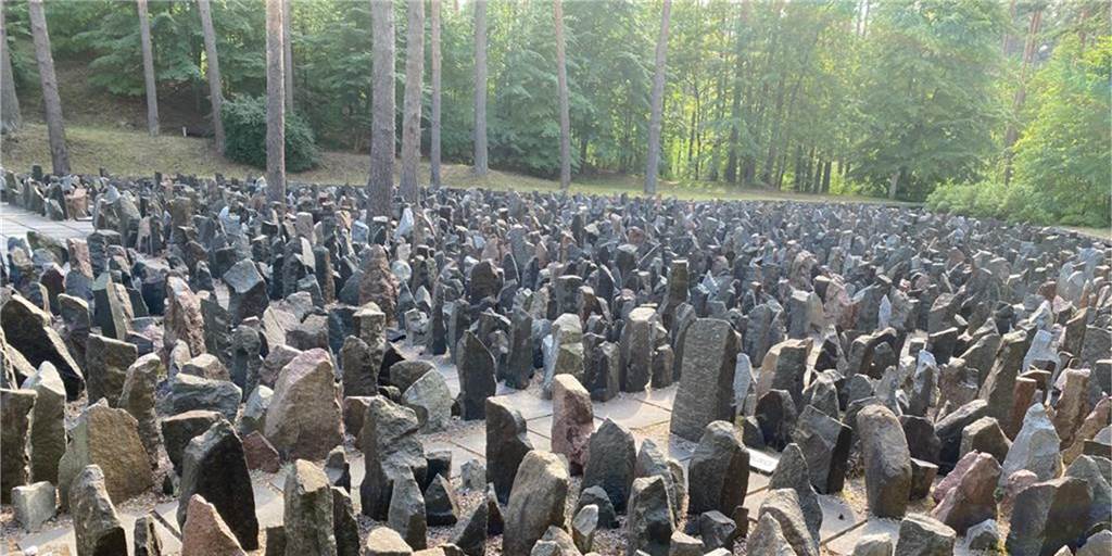Nazi-Todeswald: Heeker suchen Massengräber von tausenden erschossenen Juden Zigtausend Juden - auch aus Heek, Südlohn oder Vreden - kamen im Todeswald der Nazis ums Leben.