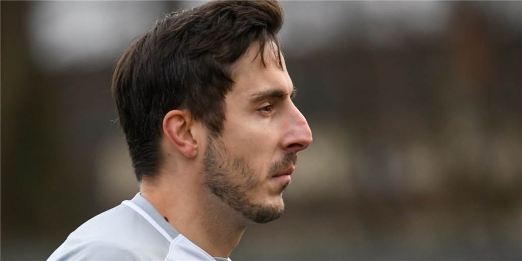 BV Brambauer verliert einen fest eingeplanten Spieler – und präsentiert bekannten Ersatz Schlechte Nachrichten für Dennis Köse und den BV Brambauer. Doch Köse und Trainer Frank Bidar reagierten sofort.