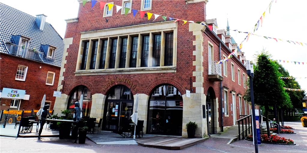 Corona und Personalmangel: Café Altes Rathaus schon wieder geschlossen Nach nur wenigen Monaten der Öffnung nach Pächterwechsel ist das Café Altes Rathaus bereits wieder geschlossen. Die Bürgerstiftung arbeitet an einer möglichst zügigen Nachfolgelösung.