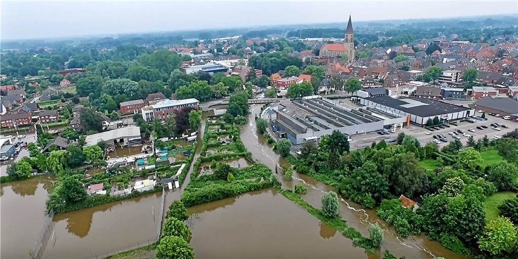 Fünf Kilo Kartoffeln: Was die Stadt Stadtlohn für den Katastrophenfall empfiehlt Dieses Luftbild des Stadtlohners Oliver Busch zeigt das ganze Ausmaß des Hochwassers im Sommer 2016. Die Stadt hat nun angesichts der Katastrophen in der Eifel Empfehlungen für den Ernstfall veröffentlicht.