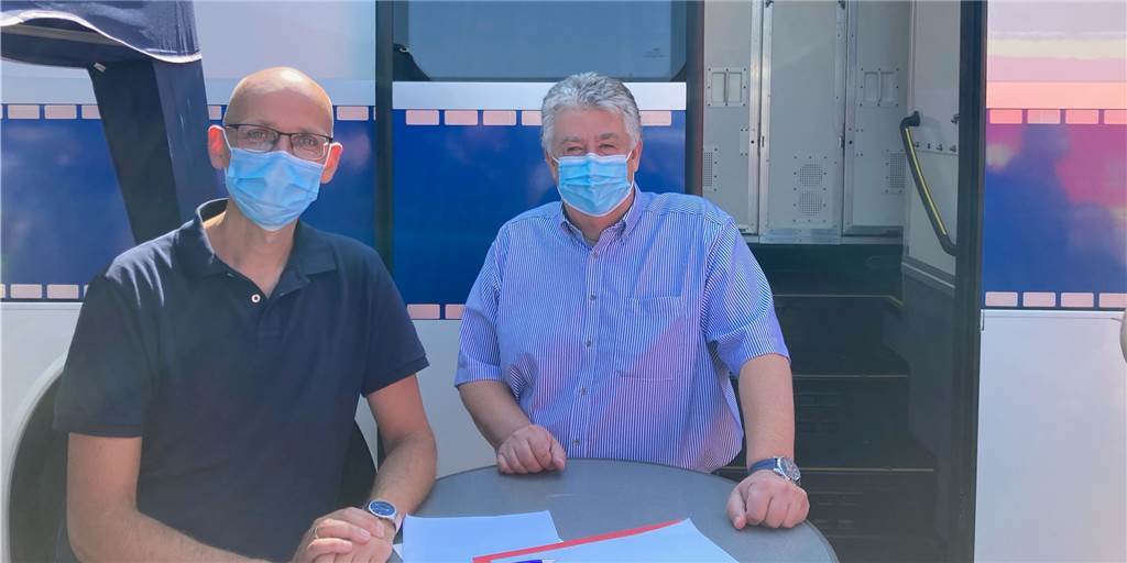 „Extrem gut angekommen“: Organisatoren des Impf-Events ziehen Bilanz Marc Frese, Vorsitzender von Mein Ickern e.V., und Julius Wandelt, Leiter der JVA Castrop-Rauxel, organisierten die Impfaktion auf dem Marktplatz in Ickern.