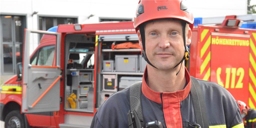 „Wenn die abgerutscht wären, hätten die 100 Meter abstürzen können“ Markus Rammelmann (48) ist seit 20 Jahren als Höhenretter bei der Feuerwehr tätig.
