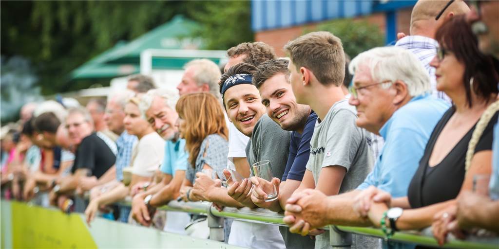 Der Hecker-Cup steht kurz bevor: Das Macher-Duo des ASC feilscht um 25 Euro Der Hecker-Cup steht kurz bevor: Das Macher-Duo des ASC feilscht um 25 Euro