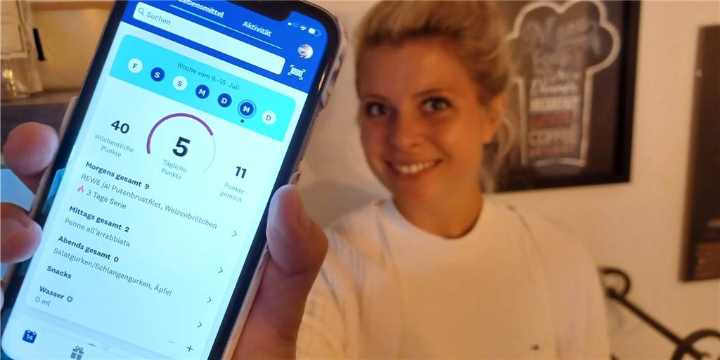 Mehrere Kilos mit einer Handy-App abgenommen - trotz Süßgikeiten, Eis oder Pizza So sieht mein Punkte-Konto von WW aus. Es zeigt an, wie viele Punkte ich an einem Tag schon verbraucht habe, wie viele Punkte noch übrig sind und wie viele Punkte auf meinem wöchentlichen Zusatz-Punkte-Konto liegen. WW zählt in Smart Points statt in Kalorien.