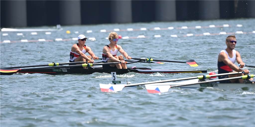 Olympischer Rekord für 20 Minuten – Jason Osborne steht im Finale Jonathan Rommelmann (l.) und Jason Osborne (r.) stehen im olympischen Finale.