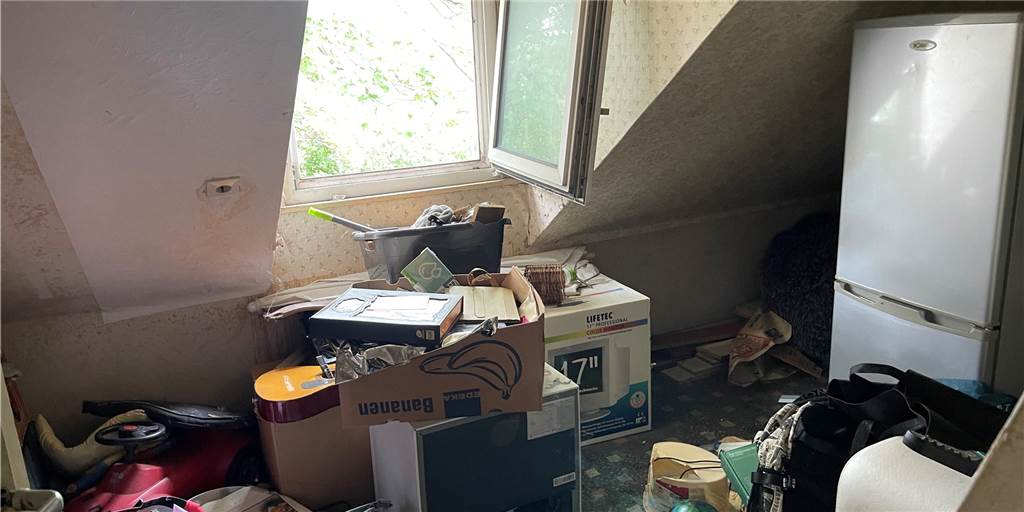 Kritik an Vivawest in Lünen: Mieter ärgern sich über Sperrmüll und Ratten Mancher Raum im Haus an der Christian-Morgenstern-Straße ist voll mit zurückgelassenem Sperrmüll.