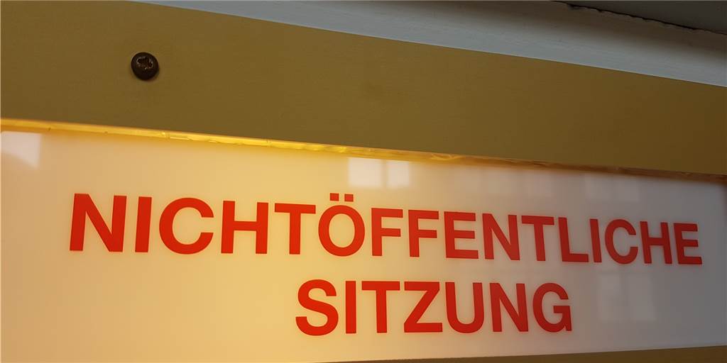 Urteil gegen 15-jährigen rechtsextremen Gefährder und Bombenbauer steht noch aus Das Urteil gegen einen mutmaßlich rechtsextremen Gefährder und Bombenbauer (15) fällt wohl frühestens im September.