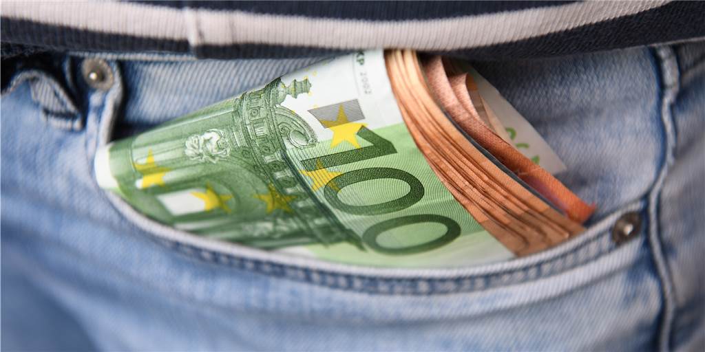 Prozess gegen Ex-Trainer vertagt: FC Overberge muss weiter auf ein Urteil warten Ein ehemaliger Trainer soll dem FC Overberge noch rund 2.700 Euro schulden. Beide Parteien stehen deshalb vor dem Amtsgericht Unna.