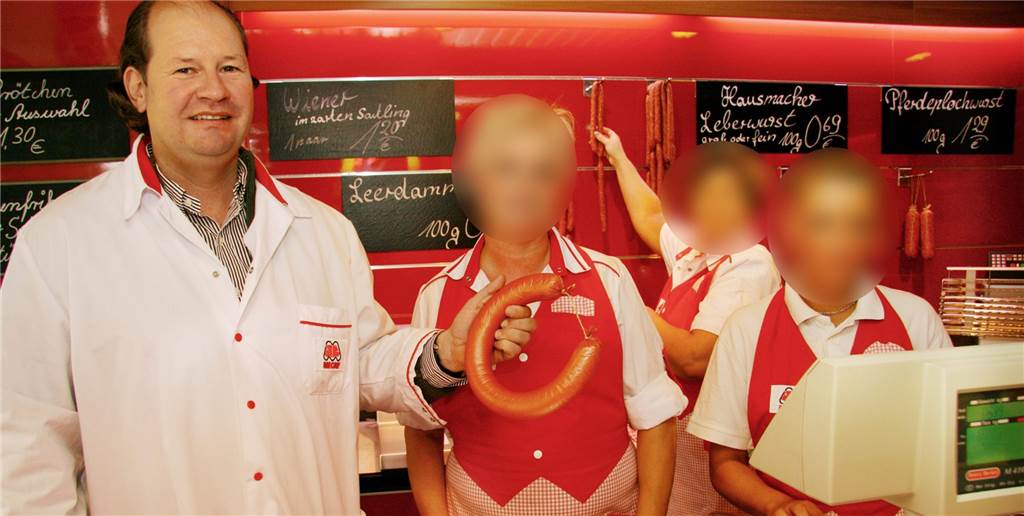 Marko Mecke (auf einem Archivbild in seiner Fleischerei) will von den andauernden Tierquälereien in seinem Betrieb nichts gewusst haben.