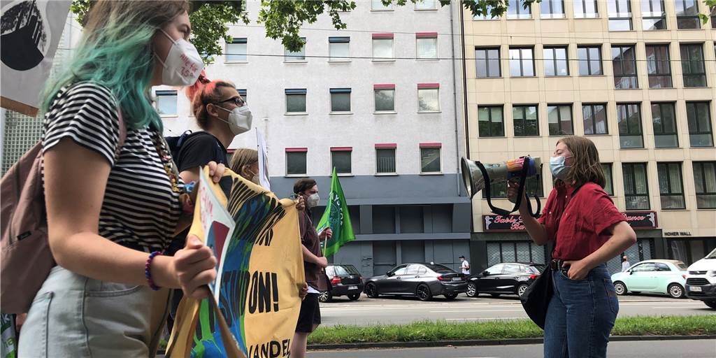 Demo auf dem Wall - Fridays for Future will wieder unbequem sein Die Aktivisten von Fridays for Future zogen über den Dortmunder Wall.