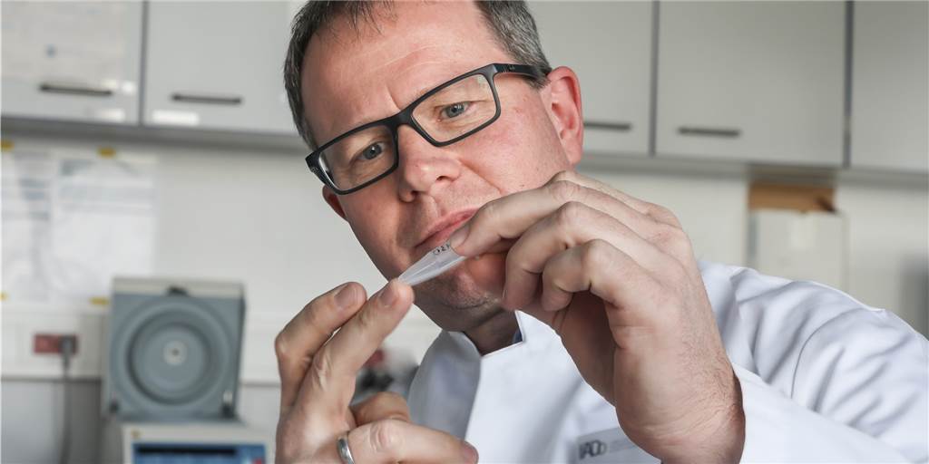 Dortmunder Experte empfiehlt dritte Corona-Impfung - und zwar bald Prof. Dr. Carsten Watzl leitet den Forschungsbereich Immunologie am Dortmunder Leibniz-Institut für Arbeitsforschung und ist Generalsekretär der Deutschen Gesellschaft für Immunologie.