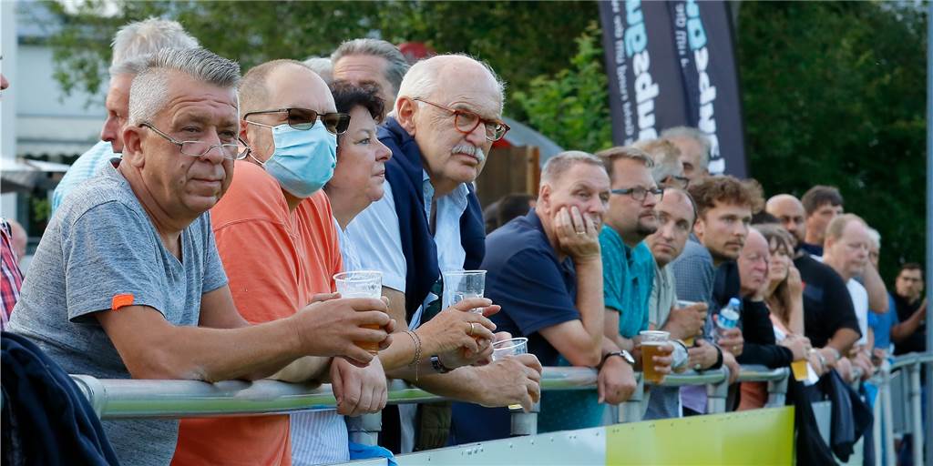 Verwirrung um neue Corona-Regeln auf Dortmunds Fußballplätzen - Edelstein kritisiert die Stadt Verwirrung um neue Corona-Regeln auf Dortmunds Fußballplätzen - Edelstein kritisiert die Stadt