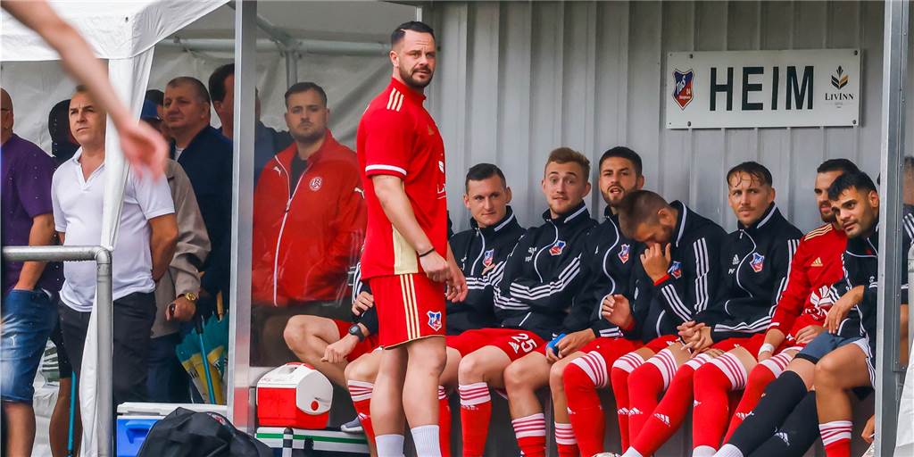 TuS Bövinghausen kassiert deftige Klatsche - Sölderholz schießt Marten vom Platz TuS Bövinghausen kassiert deftige Klatsche - Sölderholz schießt Marten vom Platz