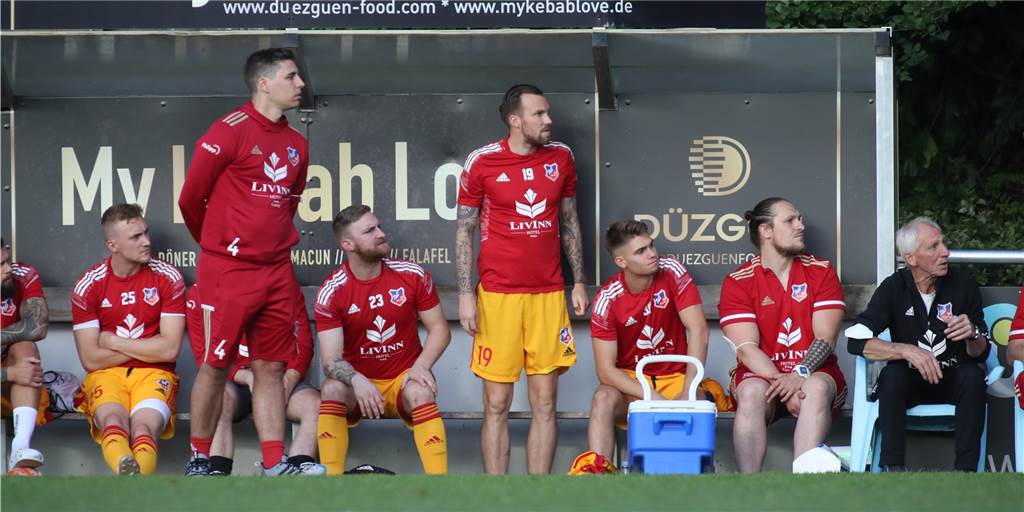 Fallrückzieher, Zweikämpfe, viele Zuschauer - die besten Bilder der ersten Hecker-Cup-Woche Fallrückzieher, Zweikämpfe, viele Zuschauer - die besten Bilder der ersten Hecker-Cup-Woche