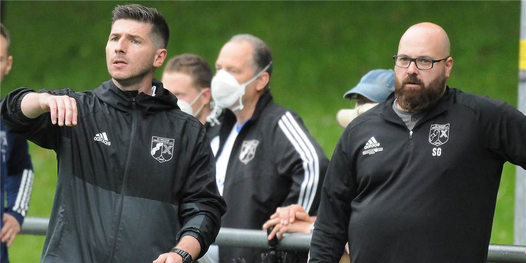 Kreis zieht 200 Euro vom Konto von Wacker Obercastrop ein - Neuzugang spielte ohne Spielberechtigung SV Wacker Obercastrop: Der Sportliche Leiter und Co-Trainer Steffen Golob (r.), hier mit Chef-Coach Aytac Uzunoglu (l.), hat eine verhängte 200-Euro-Strafe für den Westfalenligisten ins richtige Licht gerückt.