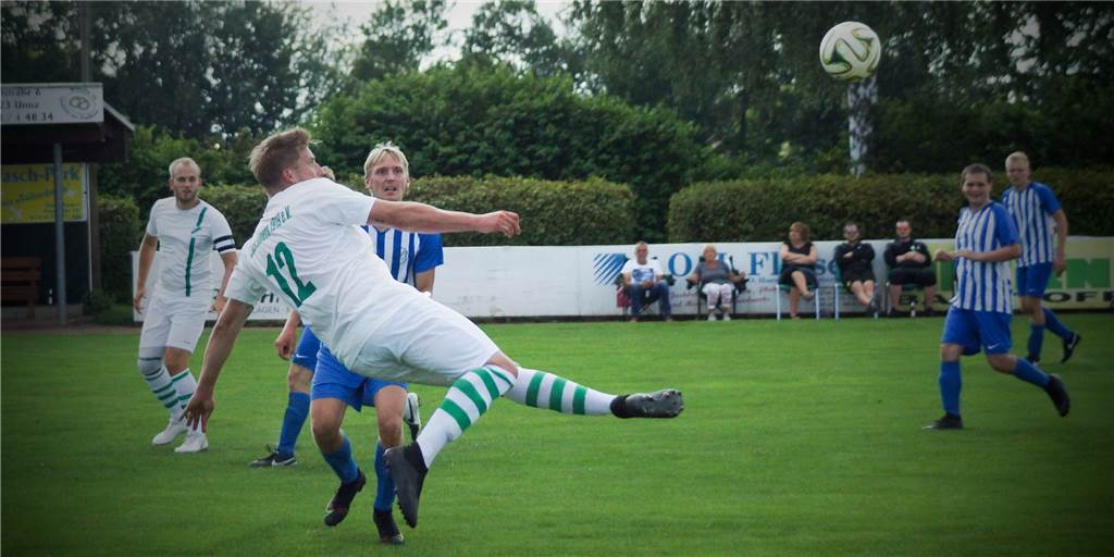 Viele Fotos: Jubel und Frust - Wir zeigen die besten Fußball-Bilder vom Wochenende Viele Fotos: Jubel und Frust - Wir zeigen die besten Fußball-Bilder vom Wochenende